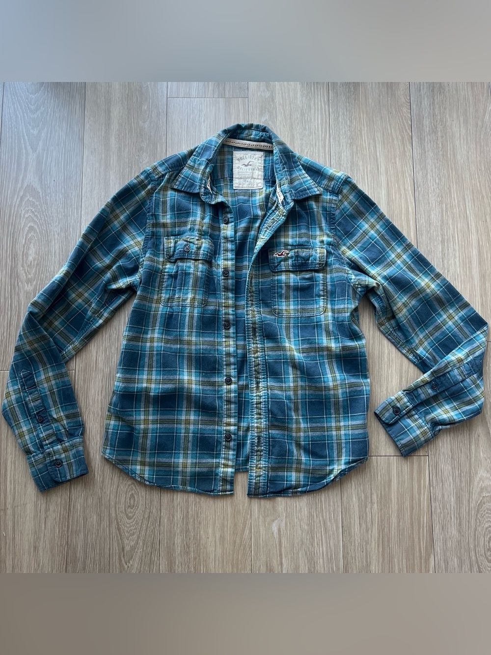Hollister Co. blue, green and plaid cotton flannel shirt in a L